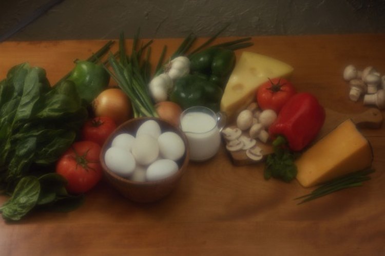 Si añades muchos vegetales, un omelette de verdura aún puede ser bajo en calorías.