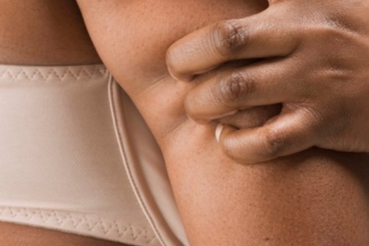 Levanta las pesas de 5 libras hasta que tus músculos estén cansados.
