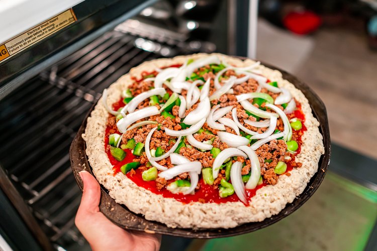 how-to-make-frozen-pizza-crust-crispy-leaftv