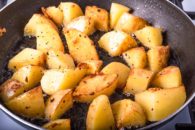 How to Tell Fried Potatoes Are Done Cooking | LEAFtv