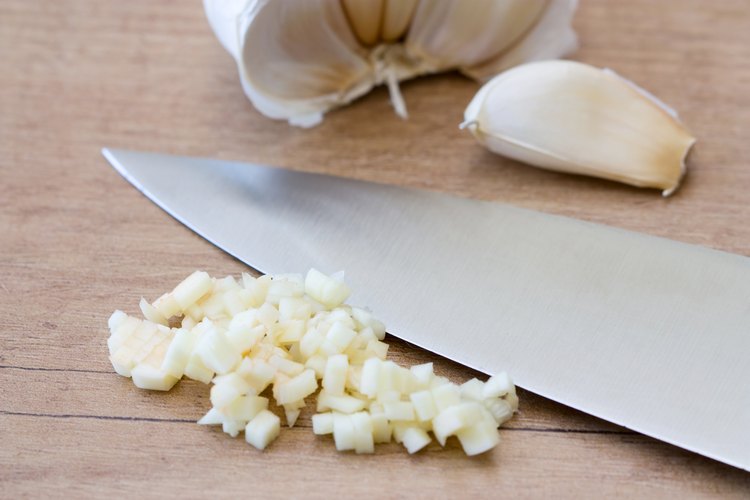 how-to-substitute-minced-garlic-for-garlic-cloves-leaftv