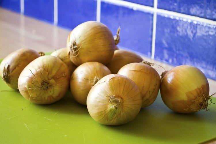 How to Tell If an Onion Is Bad | LEAFtv