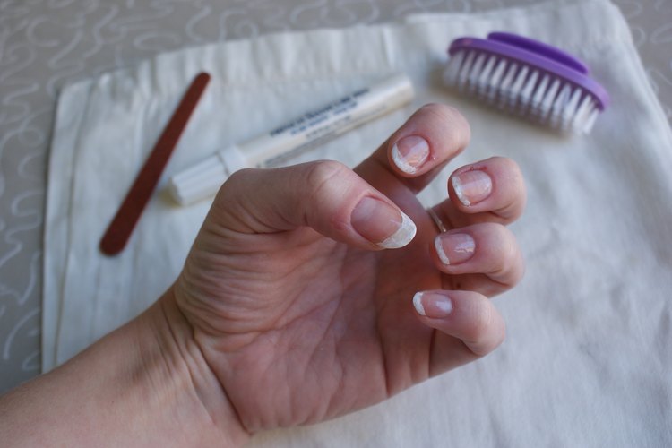 how-to-make-your-fingernails-look-white-under-the-underside-of-your