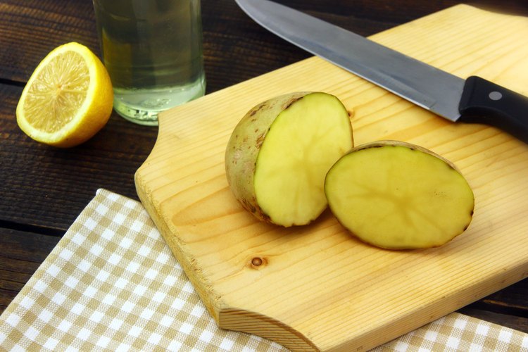 How to Keep Potatoes From Turning Brown When Sliced | LEAFtv