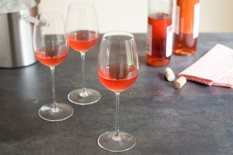 is white zinfandel served cold or room temperature