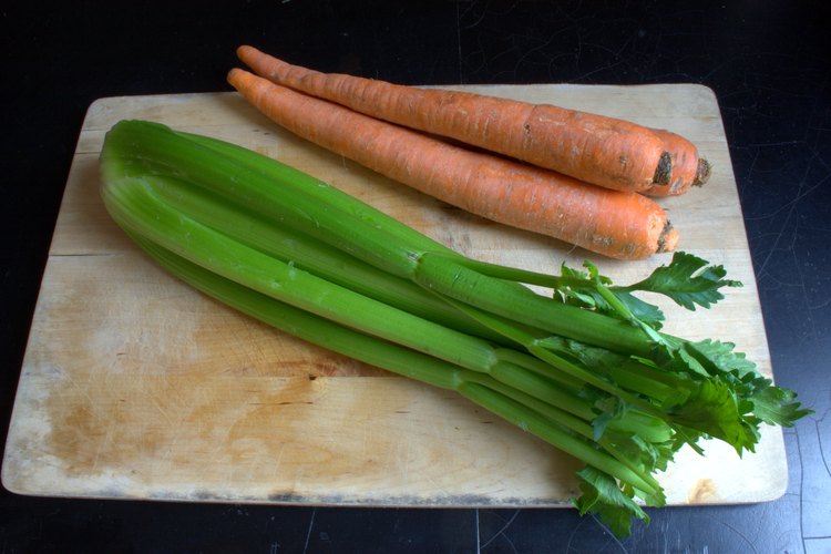 How to Freeze Raw Celery and Carrots | LEAFtv