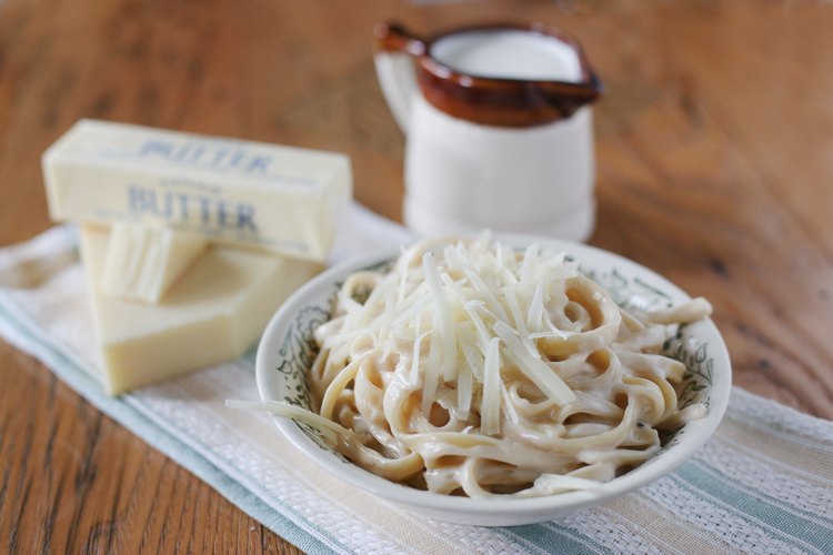 How To Thicken Alfredo Sauce | LEAFtv