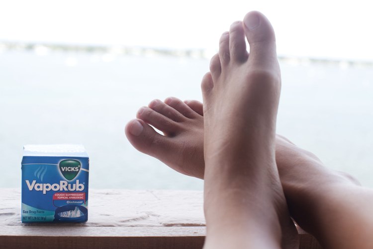 how-to-put-vicks-vapor-rub-on-feet-leaftv