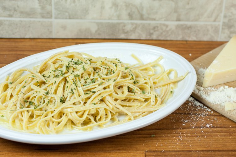 How To Make Alfredo Sauce From Scratch : Spinach Alfredo Pizza Homemade Alfredo Sauce From Scratch ... - My whole family prefers white sauce over red with our pasta.