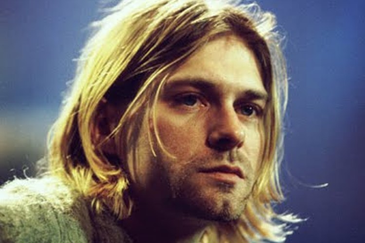 El estilo de cabello de Kurt Cobain es fácil de imitar.
