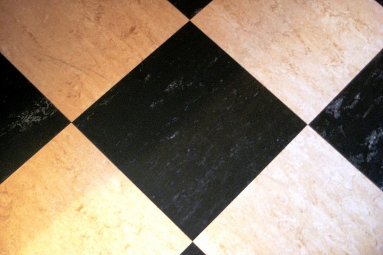 Cómo limpiar la acumulación de cera del piso.