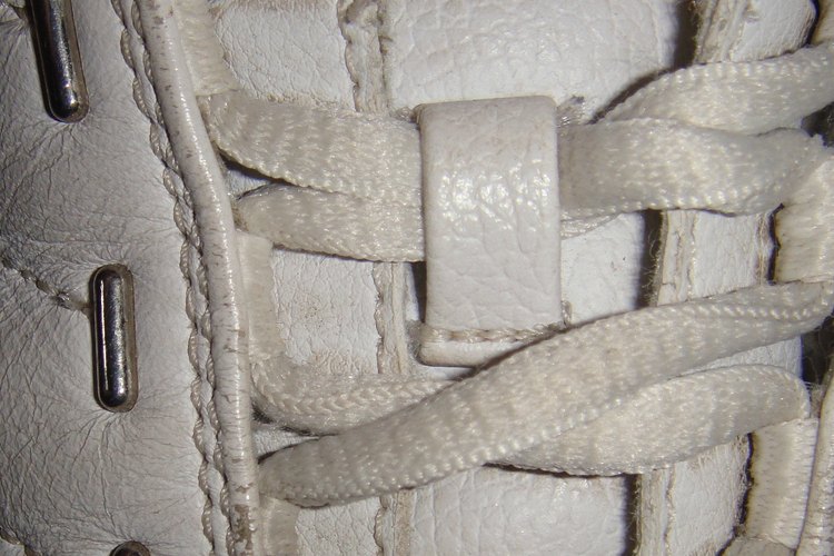 Crea tu sostenedor para los cordones de tus zapatillas.
