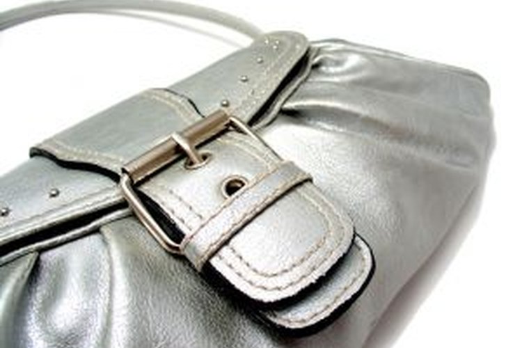Mantener un bolso de vinilo limpio puede ser complicado.