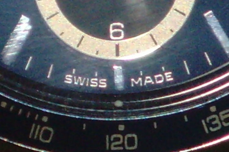 l igual que con todos los relojes finos, el uso correcto y la atención son necesarias para mantener el reloj funcionando correctamente.