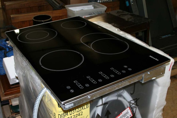 Sólo utiliza los utensilios de cocina recomendados para cocinas vitrocerámicas eléctricas.