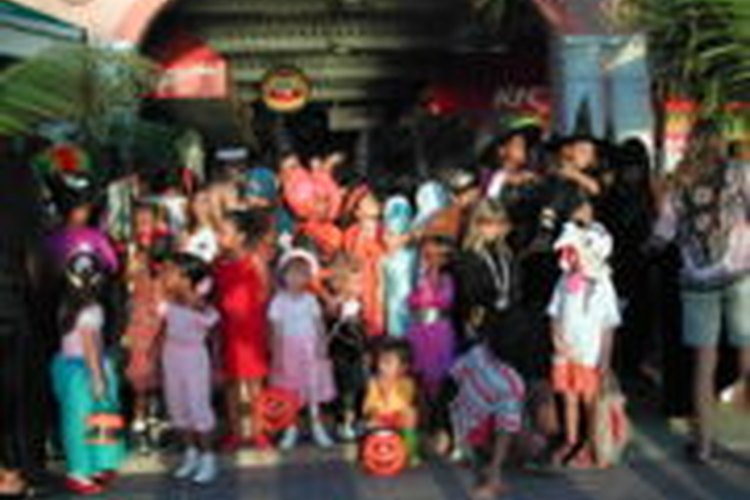 Una fiesta de Halloween es generalmente la primera fiesta del año de colegio y una de las más divertidas.