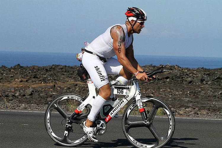 Clay Treska corriendo.