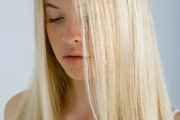 Utiliza tratamientos para acondicionar tu cabello con el fin de devolverle la humectación.