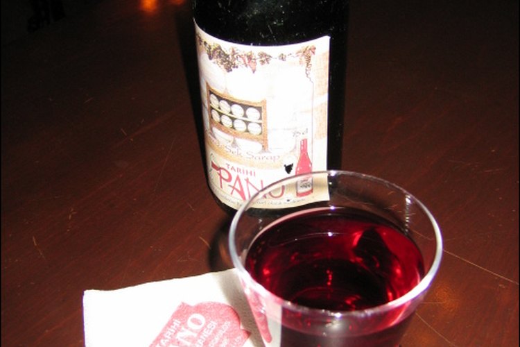 Eliminar una mancha de vino no es una misión imposible.