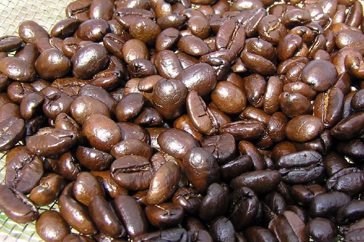 Usa café molido en granos medianos para una cafetera automática.