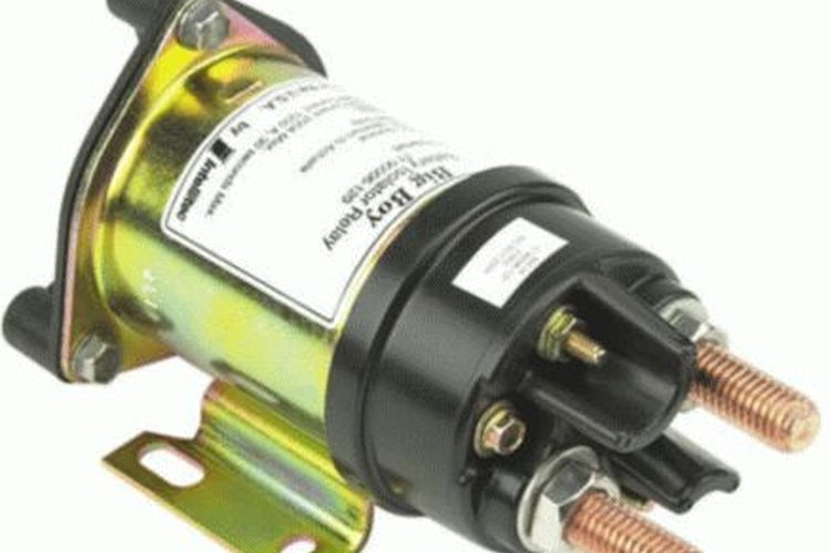 Un separador de batería por lo general se utiliza en situaciones en las que se requieren múltiples baterías y su objetivo principal es asegurar que la falla de una sola batería no inhabilite un sistema eléctrico completo.