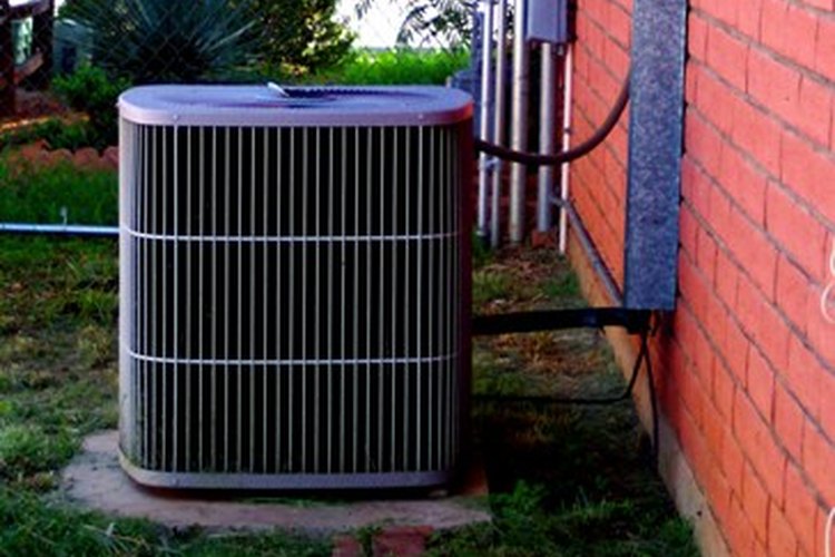 Si deseas instalar una unidad de aire acondicionado de ventana para enfriar una habitación individual o si estás poniendo una unidad de aire acondicionado central para enfriar la casa entera, es bueno recordar que lo más grande no es necesariamente lo mejor.