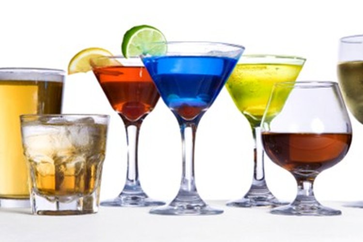 Ser un bartender, ya sea de forma amateur o profesional, es más que solo servir bebidas.