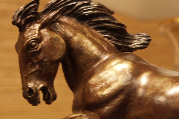 Estatua de caballo de cobre.