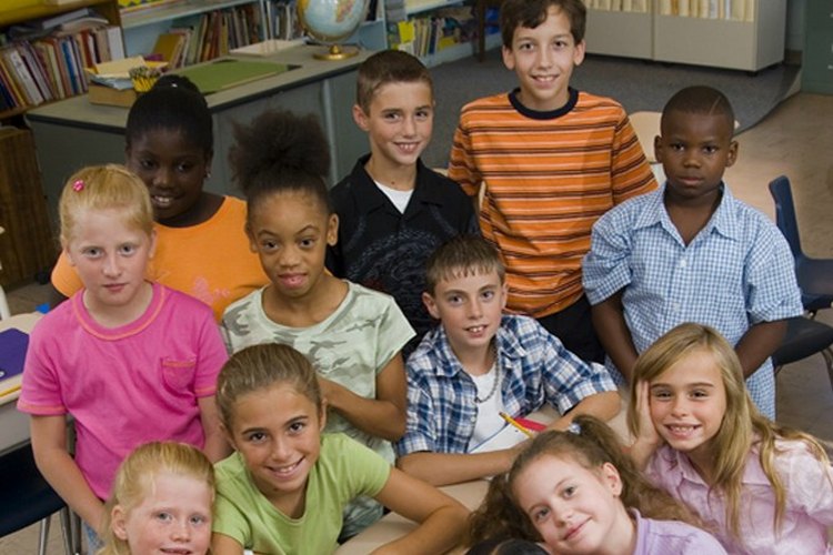Los proyectos de servicio comunitario son una buena forma de hacer que los chicos comiencen a pensar en su comunidad como un