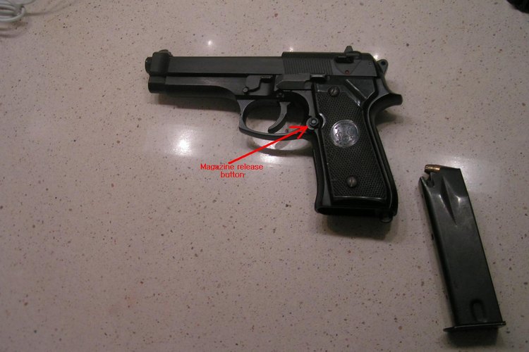 Cómo disparar una Beretta 9 mm.