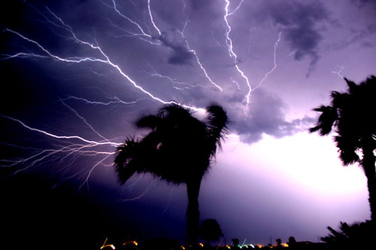 Aunque durante una tormenta se produce un espectáculo de luces, la turmalina es el único mineral conocido de la Tierra que tiene una carga eléctica constante.
