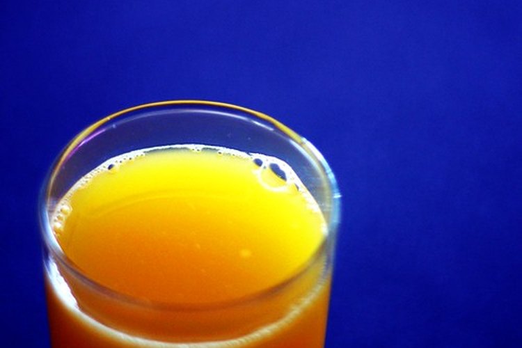 Los jugos artificiales contienen aditivos.