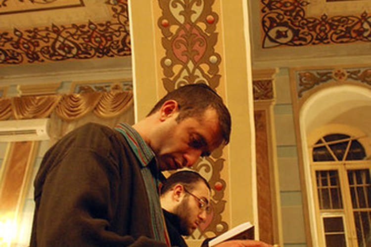 Judíos rezando en Yom Kippur.