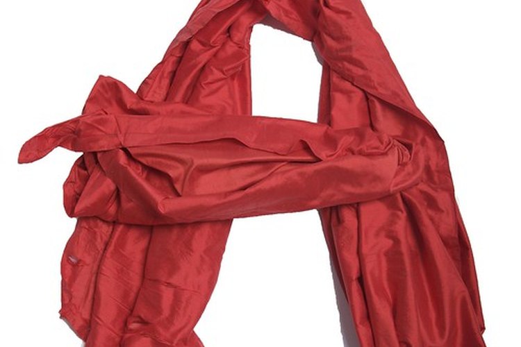 La tela de satén puede ser la base de un vestido formal de línea A.