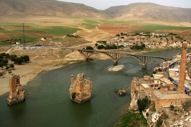 Restos de un puente otomano en Turquía, sitio de una masacre armenia.