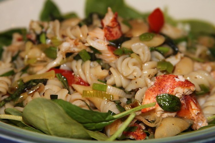 Los guisos con pastas se pueden adaptar a una dieta baja en proteínas.