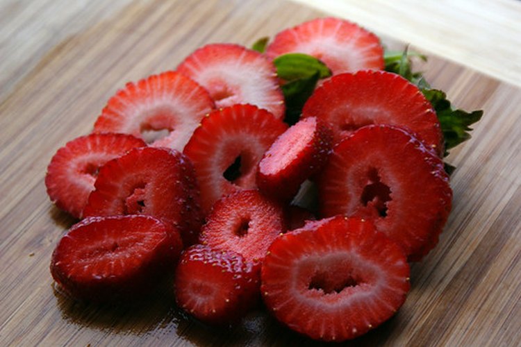 Los padres deben esperar para darle fresas a su hijos hasta que tengan por lo menos 12 meses de edad.