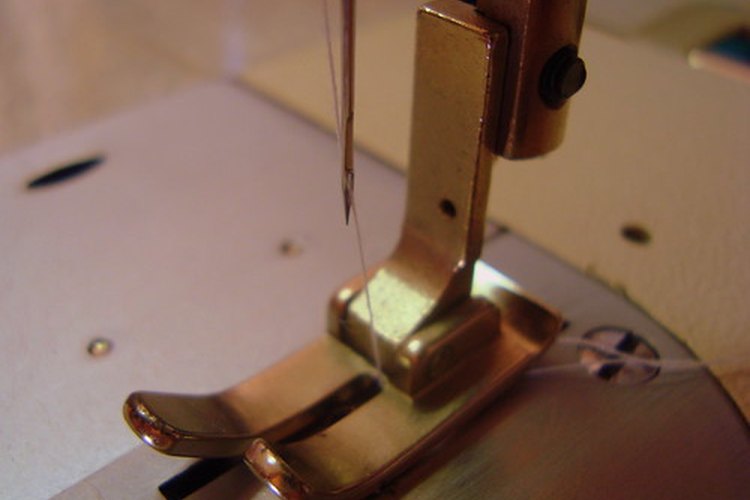 Las máquinas de coser son usadas por costureras y sastres.