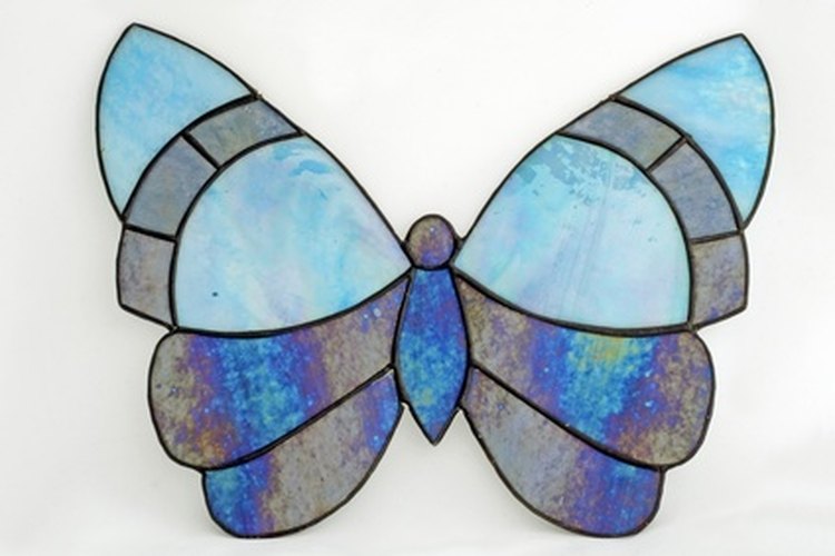 La mariposa azul karner está listada como una especie en peligro debido a la pérdida de su hábitat y a la disminución de las plantaciones de lupinos salvajes.