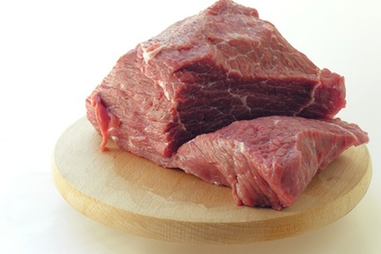 La carne en descomposición supone un lugar perfecto para que las moscas colquen sus huevos.
