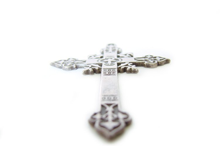 La joyería religiosa puede encontrarse en pendiente, anillos y aros.