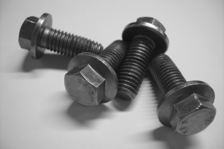 Identifica los tornillos por las marcas en su parte superior.