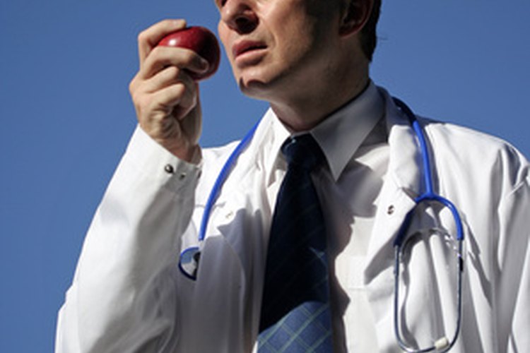 Los médicos son los profesionistas mejor pagados en Estados Unidos.