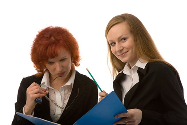 Las habilidades de comunicación son esenciales en los empleos de oficina y secretariales.