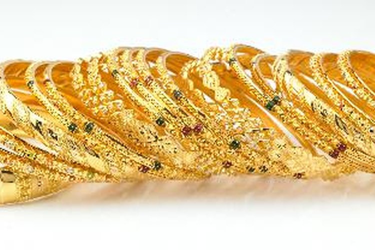 El mayor productor de pulseras de brazaletes de cristal en la India es Firozabad, situado en Uttar Pradesh.