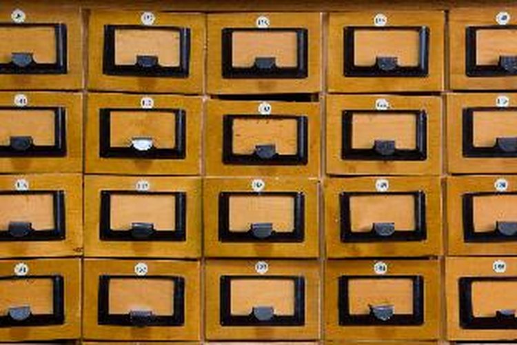 Las tarjetas están agrupadas por áreas temáticas.