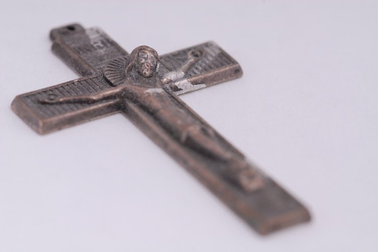 Un exorcismo es una práctica en donde se expulsa una posesión satánica o demoníaca de una persona.