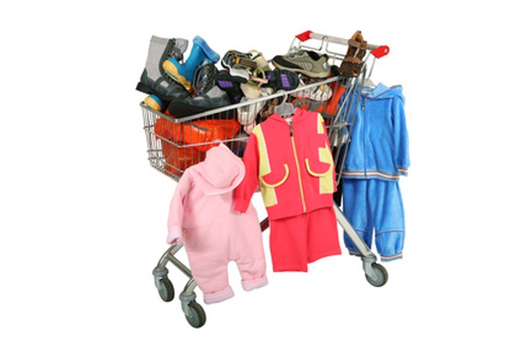 Encontrarás que muchas tiendas están ofreciendo más ropa de niños en tallas extra grandes.