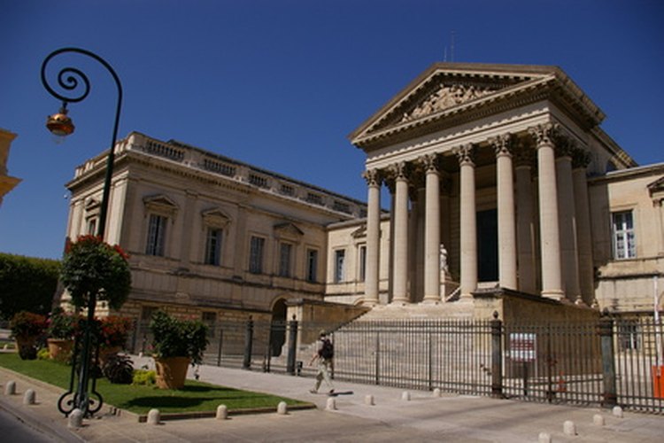 Los tribunales manejan cargos de homicidio involuntario de acuerdo con las leyes estatales.