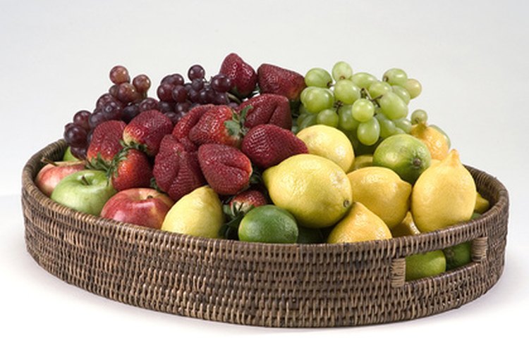 Una cesta de fruta puede ser una ofrenda agradable durante la misa católica.